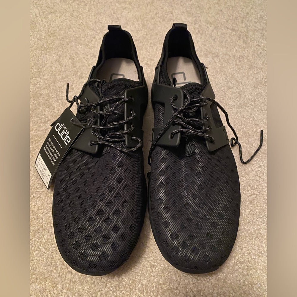 Men’s Hey Dudes, size 7